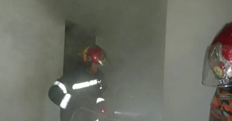 ফায়ার সার্ভিসের সহায়তায় উদ্ধার করার সময়